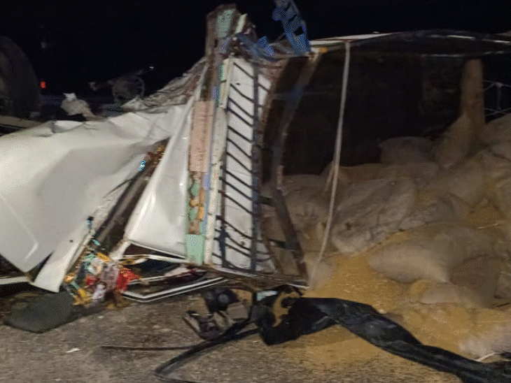 Mandsaur Scorpio Car Truck Accident Photos DelhiMumbai Expressway तेज रफ्तार स्कॉर्पियो