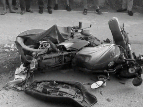 Meerut High-speed truck hits girl student dies going to school police ...