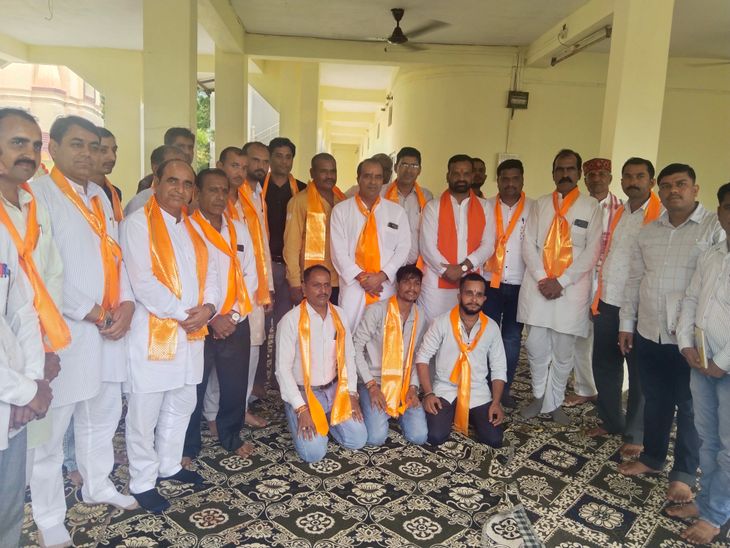 Executive committee of Saundhiya Rajput Mahasabha Ujjain Mahanagara ...