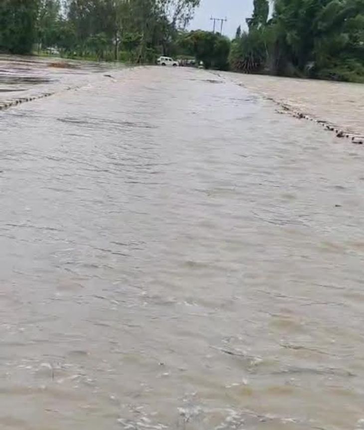 The road from Arjunda to Somani and Anda road is closed due to water ...