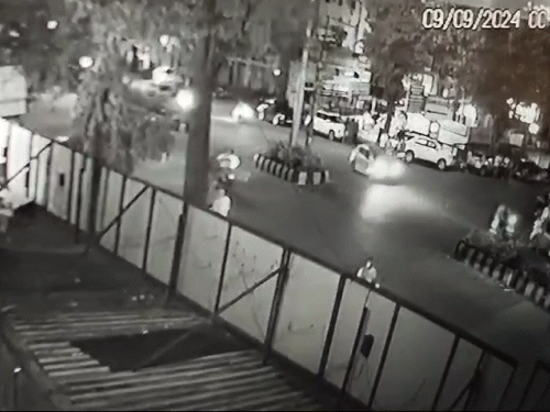 Nagpur Audi Car Accident Video; BJP Chief Chandrashekhar Bawankule Son | Sanket Bawankule | नागपुर में ऑडी ने कई गाड़ियों को टक्कर मारी: महाराष्ट्र BJP चीफ के बेटे के नाम पर कार रजिस्टर्ड; दो के खिलाफ केस दर्ज