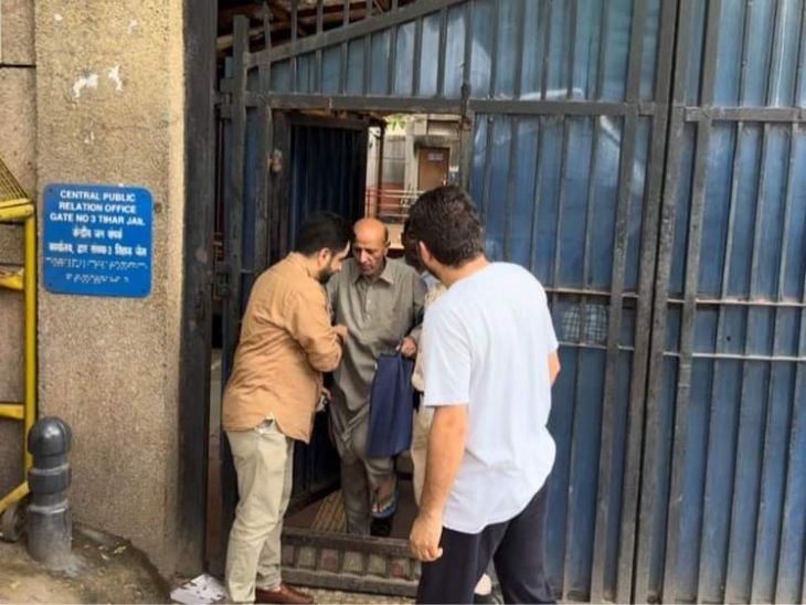 Jammu Kashmir MP Engineer Rashid; PM Modi BJP | Tihar Jail | बारामूला से लोकसभा सांसद इंजीनियर राशिद जेल से बाहर आए: बोले- मोदी के ‘नया कश्मीर’ नैरेटिव के खिलाफ लड़ूंगा, साबित करूंगा कि कश्मीरी पत्थरबाज नहीं