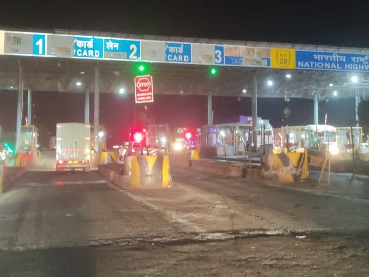 Toll worker hit by auto dies टोल पर कर्मी को ऑटो ने मारी टक्कर मौत