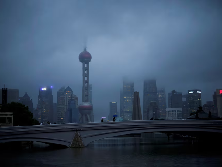 Powerful typhoon Bebinca threatens China’s Shanghai | चीन के शंघाई में शक्तिशाली तूफान बेबिनका का खतरा: 75 साल में सबसे ताकतवर, सैकड़ों उड़ानें रद्द; चीन में 15 दिन में दूसरा तूफान