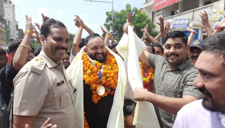 Raju of Rithuna won gold in power lifting | पावर लिफ्टिंग में रिठौना के ...