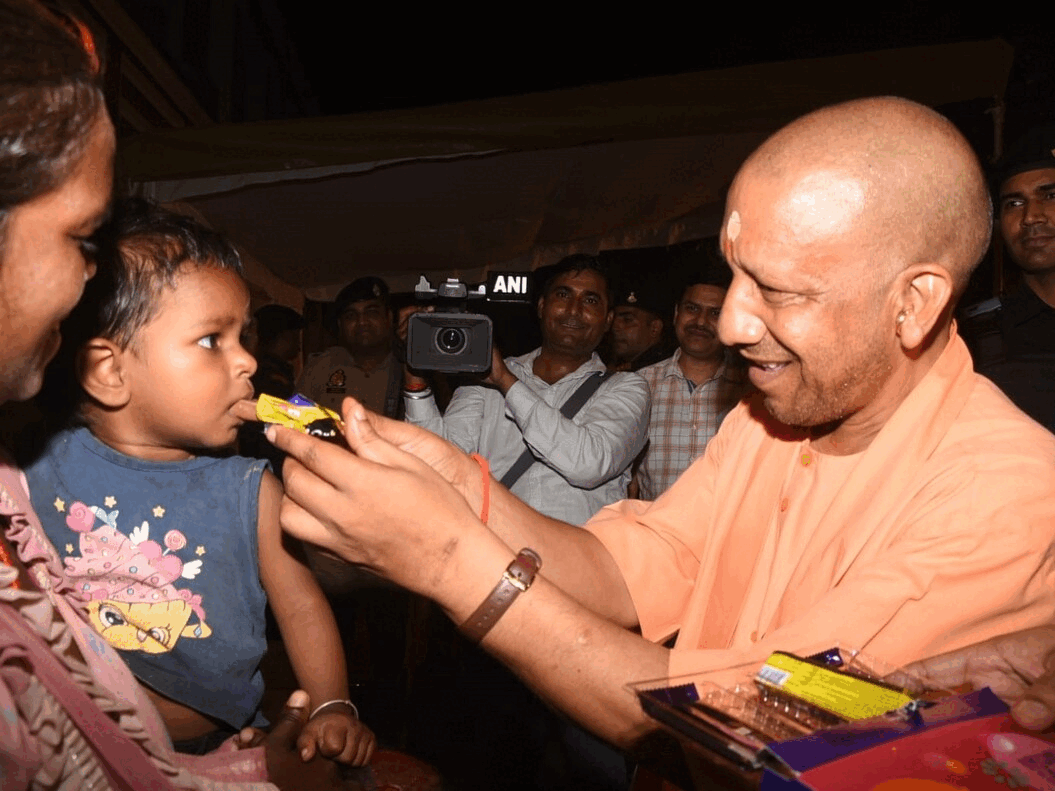 CM Yogi Adityanath inspected development projects at midnight Varanasi ...