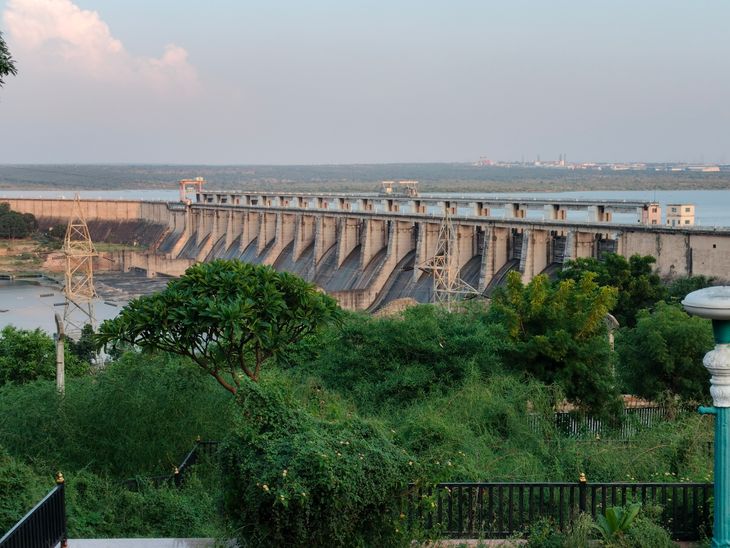 Monsoon is about to leave, Rana Pratap Sagar dam is 2 feet empty | विदा ...