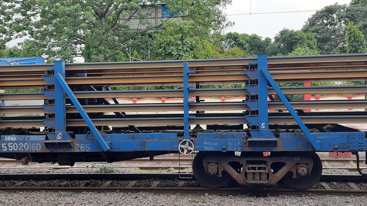 To increase the speed of trains, the seventh rack of 260 meter long ...