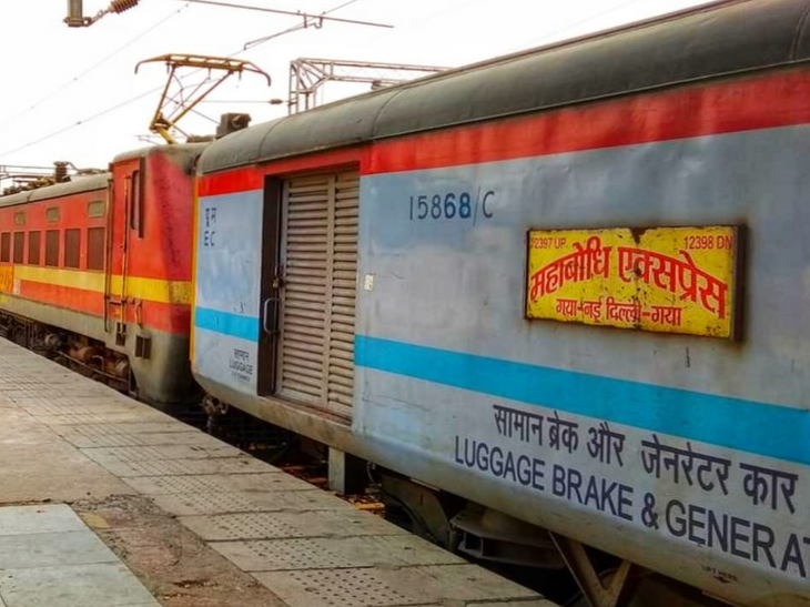 uttar pradesh prayagraj mahabodhi express passengers injured stones pelted update video | प्रयागराज में महाबोधि एक्सप्रेस पर पथराव: कई यात्री घायल; कांच तोड़कर AC कोच के अंदर आए पत्थर यात्रियों को लगे – Prayagraj (Allahabad) News