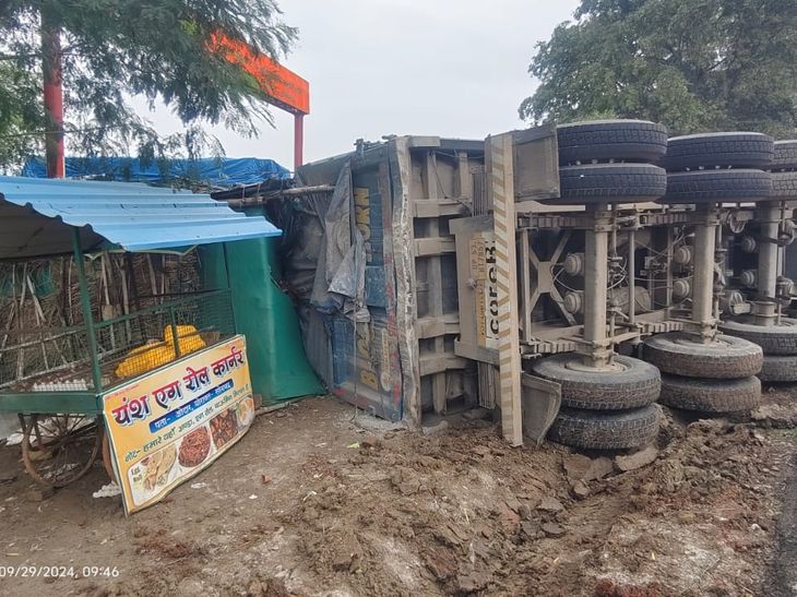Truck overturned after losing control in Sonbhadra | सोनभद्र में ...