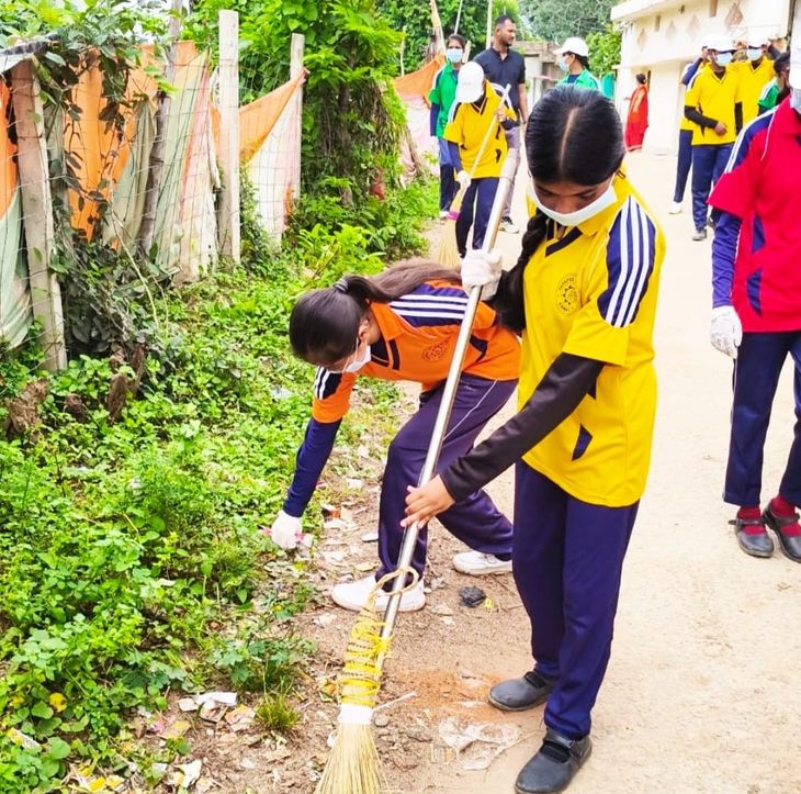 Students launched a campaign to create awareness about cleanliness ...