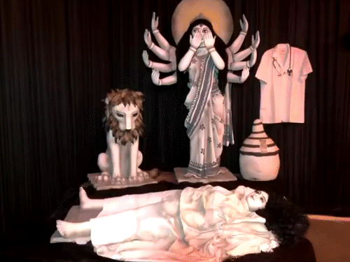 Navratri 2024 Day 1 Photos Updates; Kolkata Bhopal | Gujarat Mumbai | नवरात्रि आज से: कोलकाता में लज्जा थीम प्रतिमा, मां दुर्गा ने आंखें ढकीं​​​​​​​; इंदौर में लव जिहाद के आरोप पर गरबा रद्द