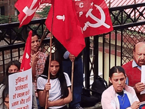 Leftists took to the streets, accused Modi government of selling weapons to Israel | हिमाचल में इजराइल के खिलाफ प्रदर्शन: सड़कों पर उतरे वामपंथी, मोदी सरकार पर लगाए इजराइल को हथियार बेचने के आरोप – Shimla News