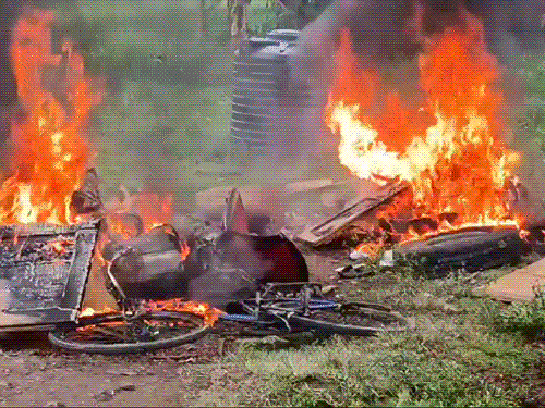 Bengal govt forms SIT to probe Kultuli rape-murder of 10-yr-old girl | बंगाल में 10 साल की बच्ची से रेप-मर्डर का मामला: जांच के लिए SIT का गठन; घटना के बाद भीड़ ने पुलिस चौकी जला दी थी