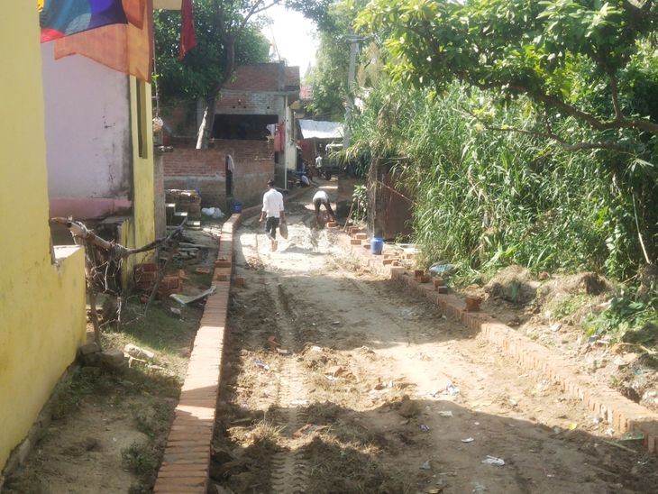 Construction work of kutcha road started in Udhauli Gram Sabha | उधौली ...