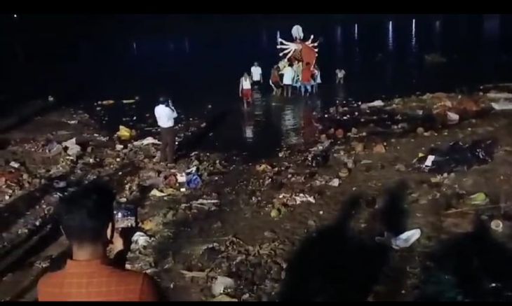 After idol immersion, there is a pile of garbage in the river and ponds