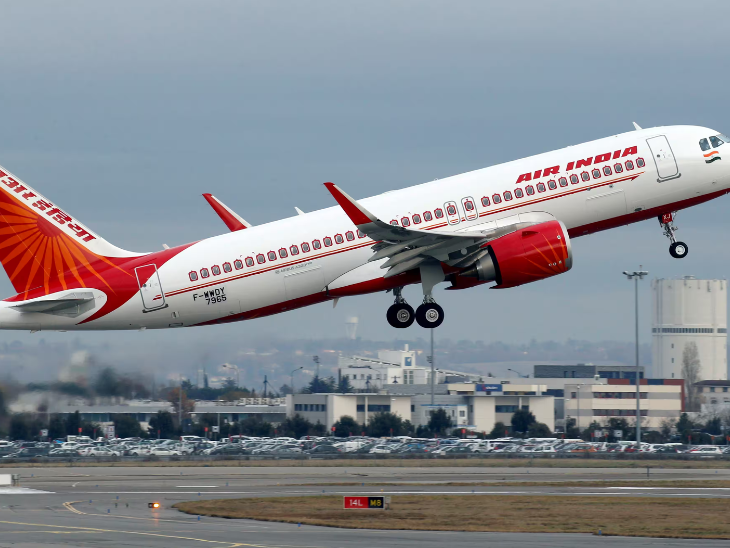 Air India plane diverted to Canada | 5 फ्लाइट्स में बम की धमकी, दिल्ली-शिकागो प्लेन कनाडा डायवर्ट: 4 ने भारत से उड़ान भरी थी, कई यात्री परेशान; सोशल मीडिया पर एक ही शख्स ने दी धमकी