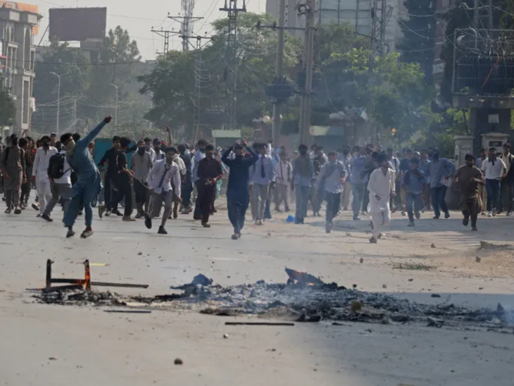 Pakistan Rape Student Protest Situation Photo Update | Punjab | पाकिस्तान में कॉलेज में रेप के खिलाफ सड़कों पर छात्र: स्कूल कॉलेज बंद; पुलिस ने एक गार्ड सहित 380 लोगों को गिरफ्तार किया