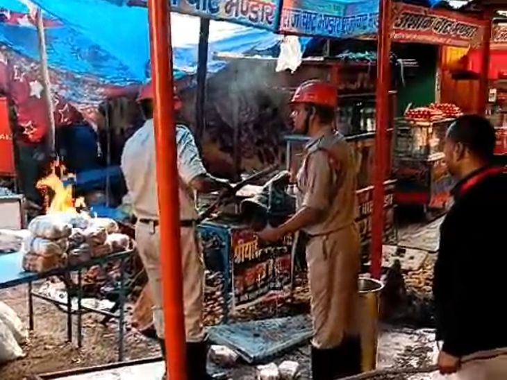 Fire broke out in the fair of Jhingar Dah Hanuman temple