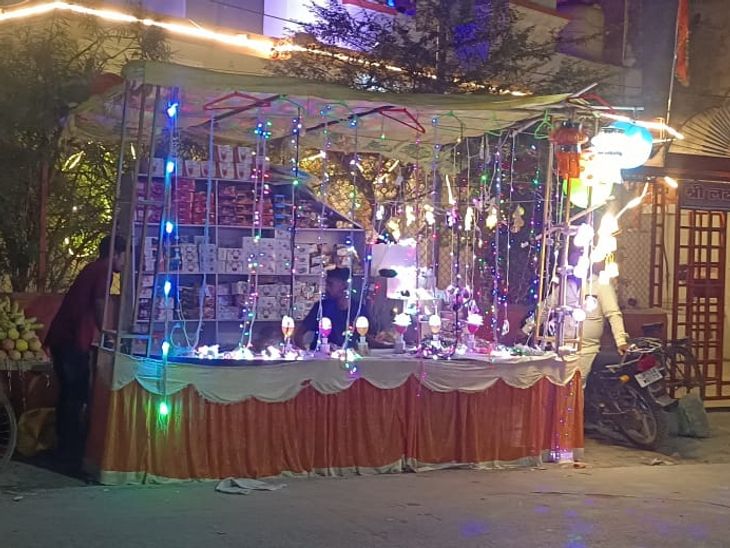 Itwa market was bustling with the splendor of Dhanteras and Diwali