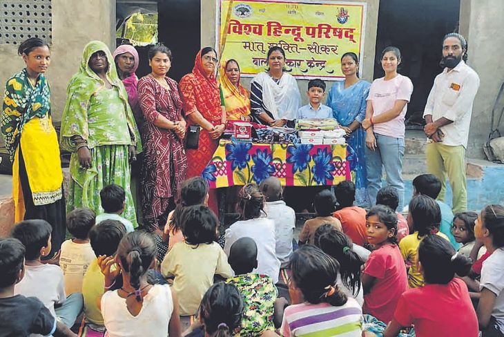 Matri Shakti celebrated Diwali with children in a slum | मातृ शक्ति ने ...