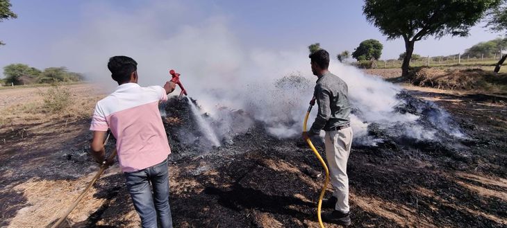 Five trolleys of bitter gourd burnt in a fire in the field, fire ...