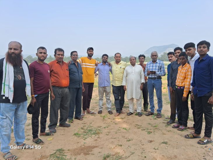 Katghora's newspaper distributors association celebrated the reunion