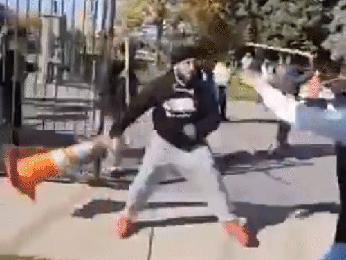 Canada Hindu Temple Khalistani Attack Video Update; Justin Trudeau | Brampton | कनाडा में हिंदू सभा मंदिर में खालिस्तानियों का हमला: लाठी-डंडों से श्रद्धालुओं को पीटा, VIDEO वायरल; ट्रूडो बोले- हिंसा मंजूर नहीं