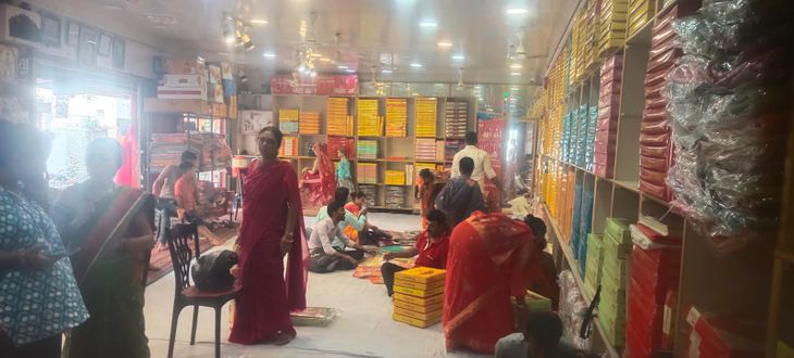 Get a chance to get gifts at Jhadilal Annuthalal Saree Showroom, take ...