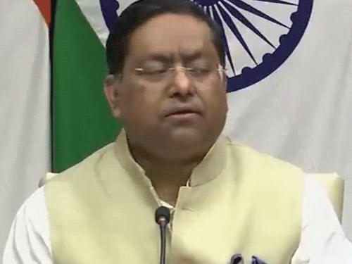 India said- Bangladesh should ensure the safety of Hindus | भारत बोला- हिंदुओं की सुरक्षा सुनिश्चित करें बांग्लादेश: चटगांव में हिंदुओं पर हमले की निंदा की; कहा- चरमपंथियों के खिलाफ कार्रवाई करें