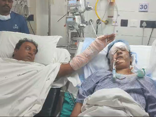 Wife’s body donated in front of husband’s eyes | आईसीयू में पति के सामने पत्नी की बॉडी डोनेट: बगल वाले बेड से ब्रेनडेड पत्नी को मांग भरकर विदा किया; किडनी और आंखें दान – Indore News