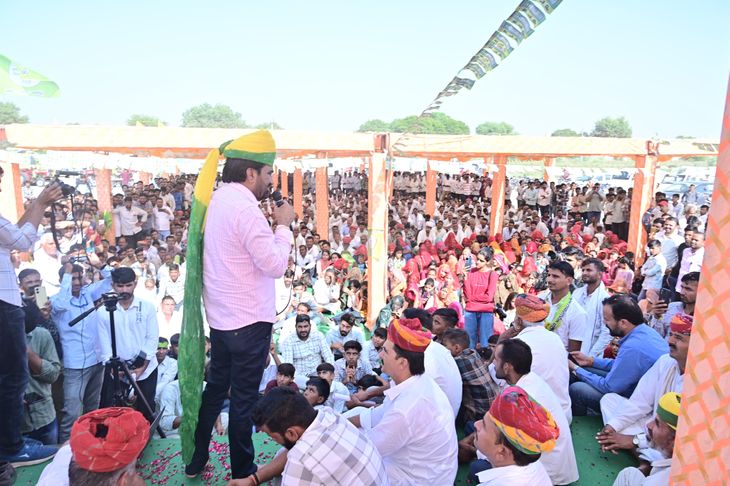 The public is fighting on its own, the leaders who call people 'rojda ...