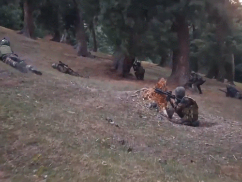 Jammu Kashmir Shrinagar Zabarwan forest Encounter Update | श्रीनगर में सेना और आतंकियों के बीच एनकाउंटर जारी: 3 आतंकी छिपे होने की खबर; कल सोपोर में भी एक आतंकी मारा था