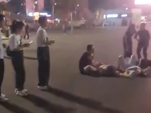 A man crushed people with his car in China 35 killed, 43 injured in the incident | चीन- तलाक से परेशान बुजुर्ग ने लोगों पर कार चढ़ाई: 35 की मौत, 43 घायल; पत्नी के साथ संपत्ति के बंटवारे से नाराज था