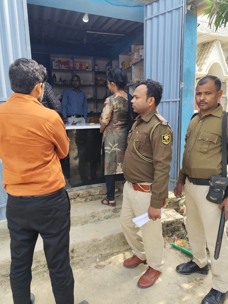 Raid in Sadhwara of Simri police station area, police sealed the shop ...