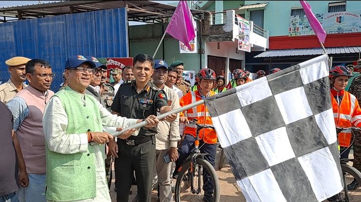 NCC cadets took out a cycle rally giving the message of unity | एकता का ...