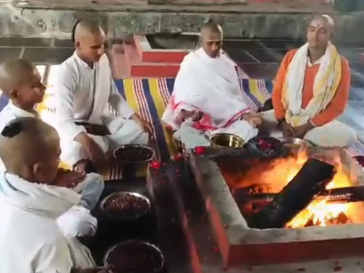 Before Maharashtra results, BJP candidate performed chilli ritual
