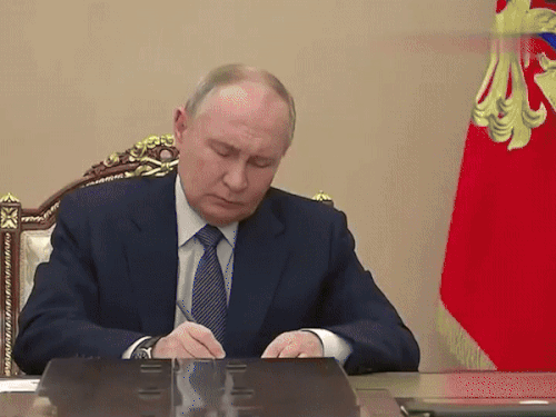 Russian President Putin Orders Mass Production Of Hypersonic Missiles For Use In Ukraine War | यूक्रेन जंग के बीच पहली बार रूस-NATO बातचीत करेंगे: यूक्रेनी शहर पर मिसाइल दागने से तनाव बढ़ा, ​​​​​​​पुतिन बोले- हाइपरसोनिक मिसाइल की और टेस्टिंग करेंगे