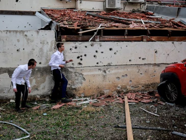 Hezbollah fires 250 missiles on Israel updates | हिजबुल्लाह का इजराइल पर सबसे बड़ा हमला, 250 मिसाइलें दागीं: तेल अवीव के खुफिया ठिकानों पर निशाना, एक हफ्ते से जारी इजराइली हमले का जवाब