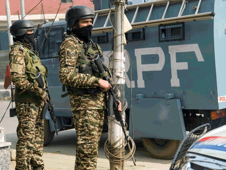 Jammu Kashmir Terror Network; Police CRPF | Kathua News | जम्मू-कश्मीर में 50 आतंकी ठिकानों पर पुलिस की छापेमारी: कठुआ से आतंकवादियों के 10 मददगार गिरफ्तार; पूछताछ जारी