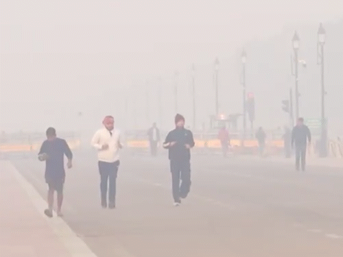Delhi’s air remains extremely bad for the fifth consecutive day | दिल्ली की हवा लगातार पांचवें दिन बेहद खराब: PM-2.5 लेवल 150 g/m रहा, गुरुवार सीजन की सबसे सर्द रात