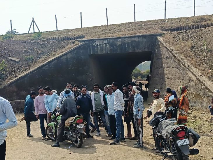 Villagers stopped the work of the third line in Multai