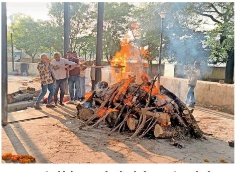 French tourist cremated as per Hindu rituals | फ्रांस के पर्यटक की ...