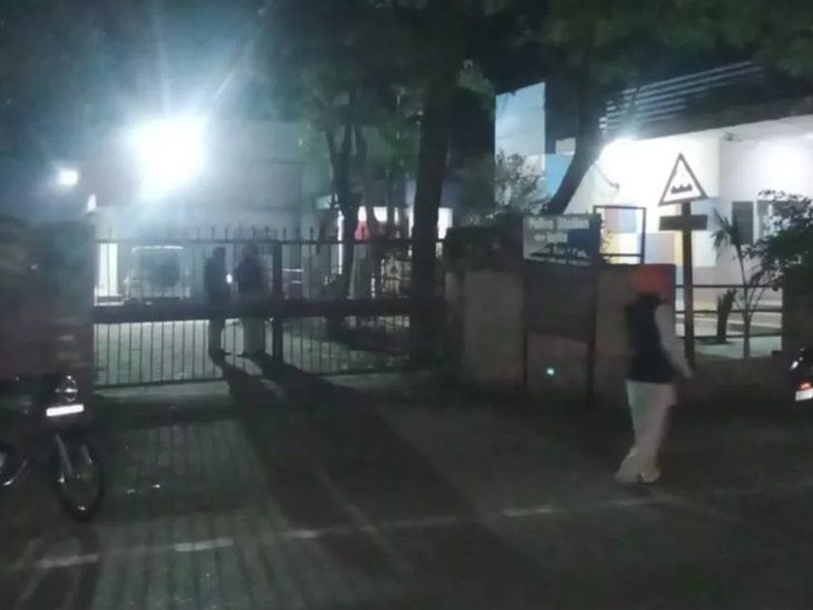 Amritsar Blast Update; Shaken With Heavy Sound Explosion | Majitha | Blast outside Amritsar police station: The gates of the police station were closed after the blast, no casualties were reported – Amritsar News
