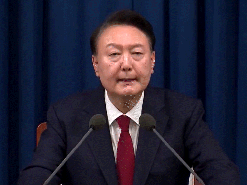 South Korea Political Crisis Update; Yoon Suk Yeol | Martial Law Protest | साउथ कोरिया में राष्ट्रपति का हटना लगभग तय: महाभियोग चलाने में साथ दे सकती है सत्ताधारी पार्टी; राष्ट्रपति ने देश में मार्शल लॉ लगाया था