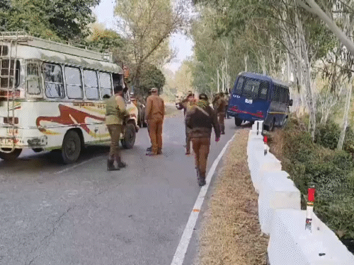 Jammu Kashmir Police Firing Case; Head Constable Vs Driver | Udhampur News | उधमपुर में 2 पुलिसकर्मियों ने एक-दूसरे को गोली मारी: पुलिस वैन में मिले शव; दावा- आपसी रंजिश के चलते की हत्या