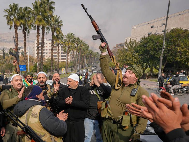 syria war president Bashar al-Assad capital Damascus | सीरिया के राष्ट्रपति देश छोड़कर भागे, रूस ने शरण दी: राजधानी दमिश्क पर विद्रोहियों का कब्जा, UK-इजराइल ने बशर सरकार के खात्मे का स्वागत किया