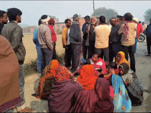 A high speed tractor ran over an old man in Varanasi The family members ...