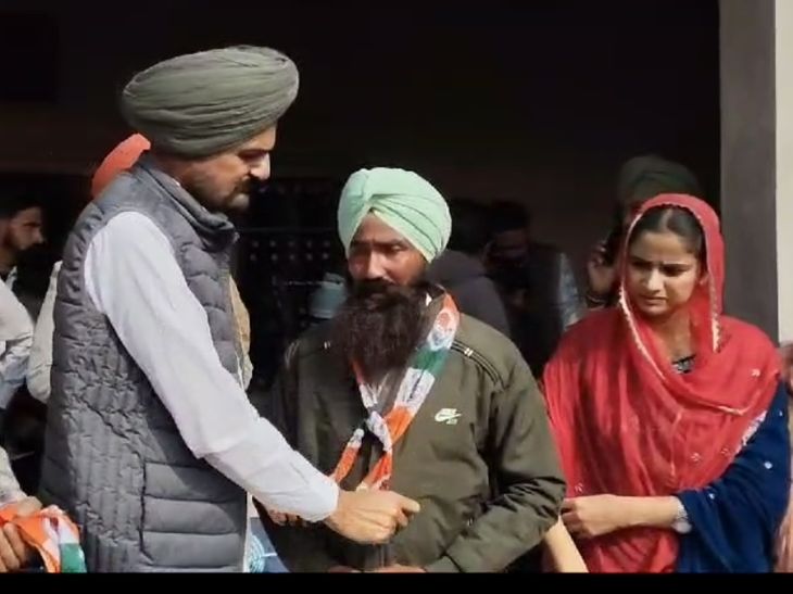 Punjab left other parties Workers joined Congress | Mansa News | Many workers joined Congress in Mansa: Moosewala’s father welcomed, said – farmers are being tortured – Mansa News