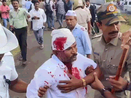 Uproar over Lingayat community’s reservation demand | कर्नाटक में लिंगायत समुदाय के आरक्षण की मांग पर बवाल: बेलगावी में हिंसक प्रदर्शन, लाठीचार्ज, विधायक हिरासत में